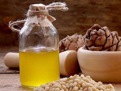 Кедровое масло: полезные свойства и противопоказания
