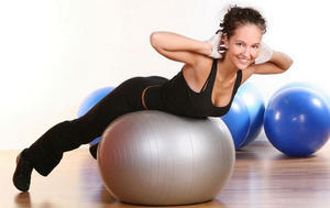 Заняття з фітболом для схуднення: опис вправ з м'ячем і рекомендації фахівців » журнал здоров'я iHealth 