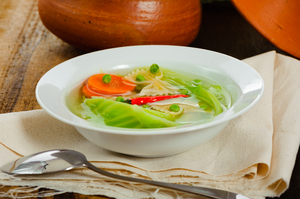Капустный суп - очень популярный продукт для похудения.