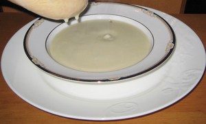 Манный молочный суп или обычная манная каша - быстрое и полезное блюдо