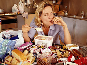 Переедание сладостей как причина постоянного чувства голода