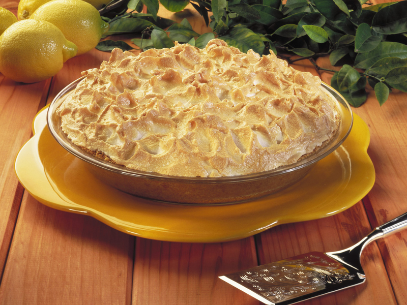 Пирог с яблоками и овсяными хлопьями готовится просто, очень вкусен, допустим при большинстве диет.